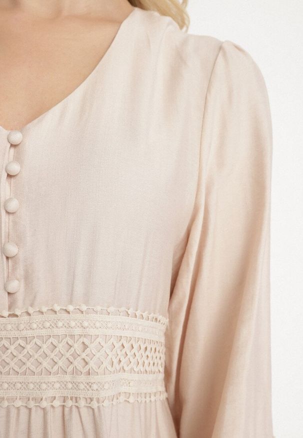 Born2be - Beżowa Sukienka z Wiskozy o Rozkloszowanym Kroju z Koronkowymi Wstawkami Gonessae. Okazja: na co dzień. Typ kołnierza: dekolt w kształcie V. Kolor: beżowy. Materiał: koronka, wiskoza. Styl: klasyczny, casual, elegancki