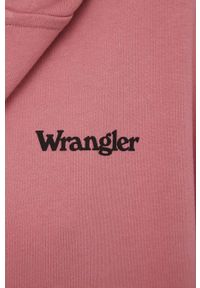 Wrangler bluza bawełniana damska kolor różowy z kapturem z nadrukiem. Typ kołnierza: kaptur. Kolor: różowy. Materiał: bawełna. Wzór: nadruk