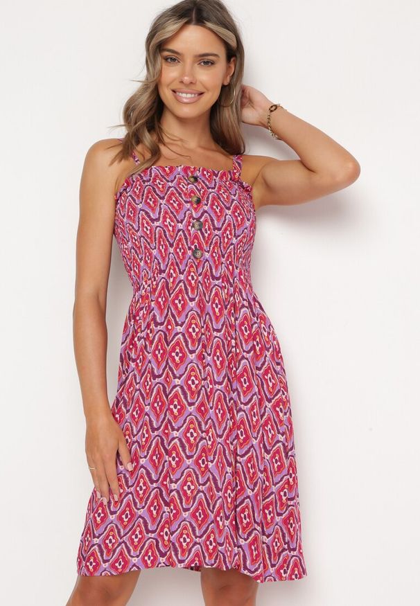 Born2be - Fioletowo-Różowa Rozkloszowana Sukienka z Wiskozy z Regulowanymi Ramiączkami i Marszczoną Górą Jovemia. Okazja: na co dzień, na spacer, na plażę. Kolor: fioletowy. Materiał: wiskoza. Długość rękawa: na ramiączkach. Sezon: lato. Typ sukienki: proste. Styl: klasyczny, casual, wakacyjny