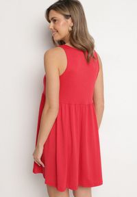 Born2be - Czerwona Sukienka o Rozkloszowanym Kroju na Szerokich Ramiączkach z Guzikami Jenovira. Okazja: na co dzień. Kolor: czerwony. Długość rękawa: na ramiączkach. Styl: casual #5
