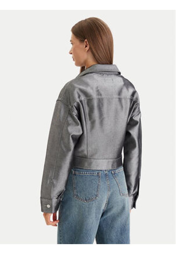 Calvin Klein Kurtka jeansowa LV047E715G Srebrny Relaxed Fit. Kolor: srebrny. Materiał: jeans