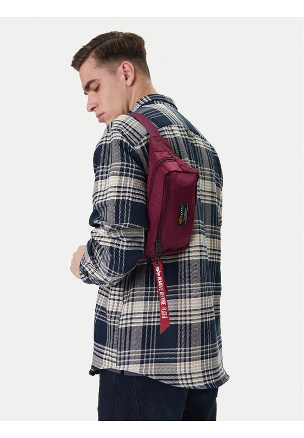 Alpha Industries Nerka Crew Carry Bag 196923 Bordowy. Kolor: czerwony. Materiał: materiał