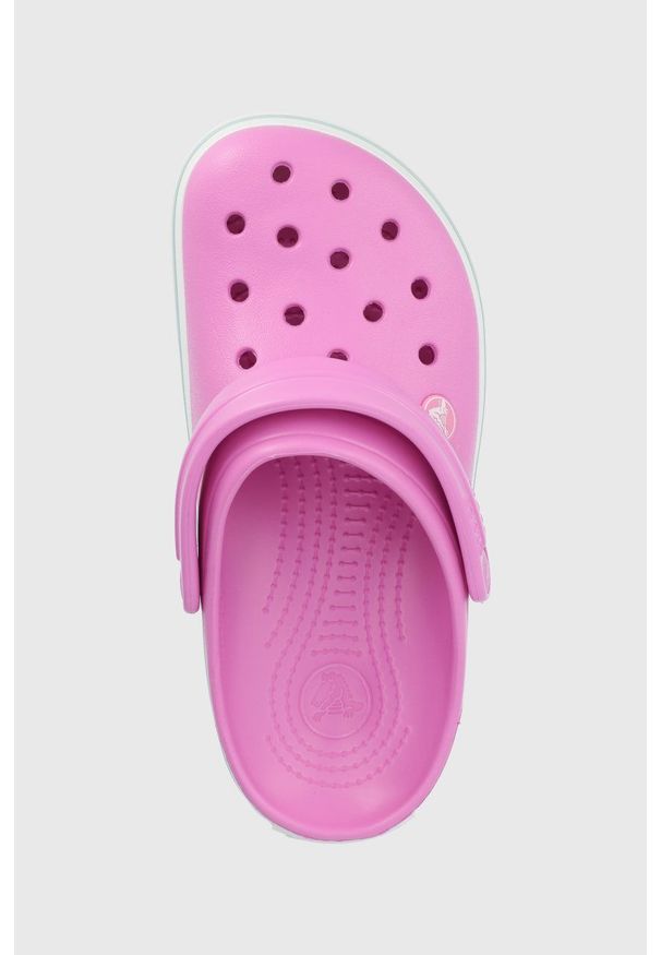 Crocs klapki dziecięce kolor różowy. Nosek buta: okrągły. Kolor: różowy. Materiał: guma, materiał. Wzór: gładki