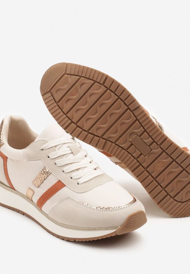 Born2be - Beżowe Sneakersy z Ozdobnymi Paskami i Metalicznymi Wstawkami Alanissea. Okazja: na co dzień. Nosek buta: okrągły. Zapięcie: pasek. Kolor: beżowy. Materiał: jeans. Wzór: paski. Obcas: na płaskiej podeszwie