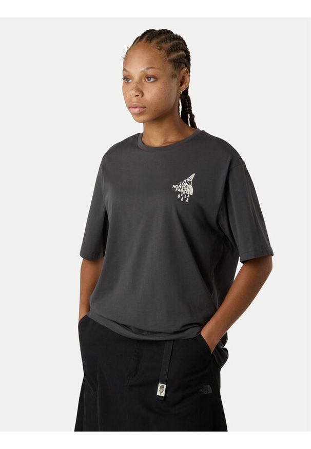 The North Face T-Shirt Powder Days NF0A8E4D Szary Relaxed Fit. Kolor: szary. Materiał: bawełna