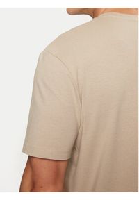 Guess T-Shirt Z2YI12 JR06K Beżowy Regular Fit. Kolor: beżowy. Materiał: bawełna #5