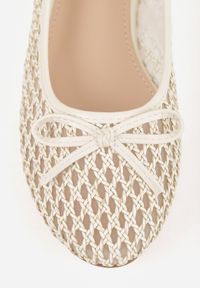 Renee - Jasnobeżowe Balerinki z Siateczkową Cholewką z Plecionką Zdobione Kokardką Harelaya. Okazja: na spacer. Kolor: beżowy. Materiał: jeans. Szerokość cholewki: normalna. Wzór: aplikacja. Sezon: lato. Obcas: na płaskiej podeszwie. Styl: boho, elegancki #5