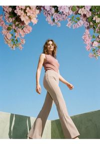 Sinsay - Spodnie straight leg z dzianiny roma - beżowy. Kolor: beżowy. Materiał: dzianina