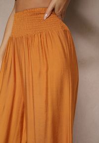 Renee - Pomarańczowe Spodnie z Wiskozą o Szerokim Kroju High Waist Orrana. Okazja: na co dzień. Stan: podwyższony. Kolor: pomarańczowy. Materiał: wiskoza. Styl: elegancki, casual