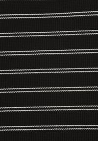 Born2be - Czarny Bawełniany T-shirt w Poziome Paski Rive. Okazja: do pracy, na co dzień. Kolor: czarny. Materiał: bawełna. Długość: krótkie. Wzór: paski. Styl: klasyczny, casual #8