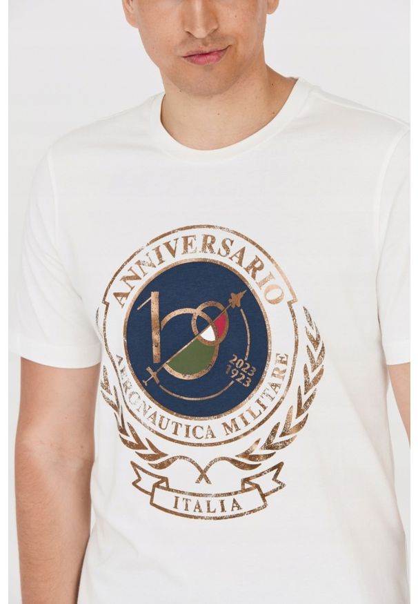 Aeronautica Militare - AERONAUTICA MILITARE Biały t-shirt męski. Kolor: biały. Długość rękawa: krótki rękaw. Długość: krótkie