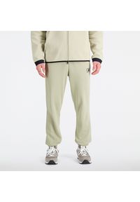 Spodnie męskie New Balance MP33509FUG – zielone. Kolor: zielony. Materiał: dresówka, bawełna, materiał