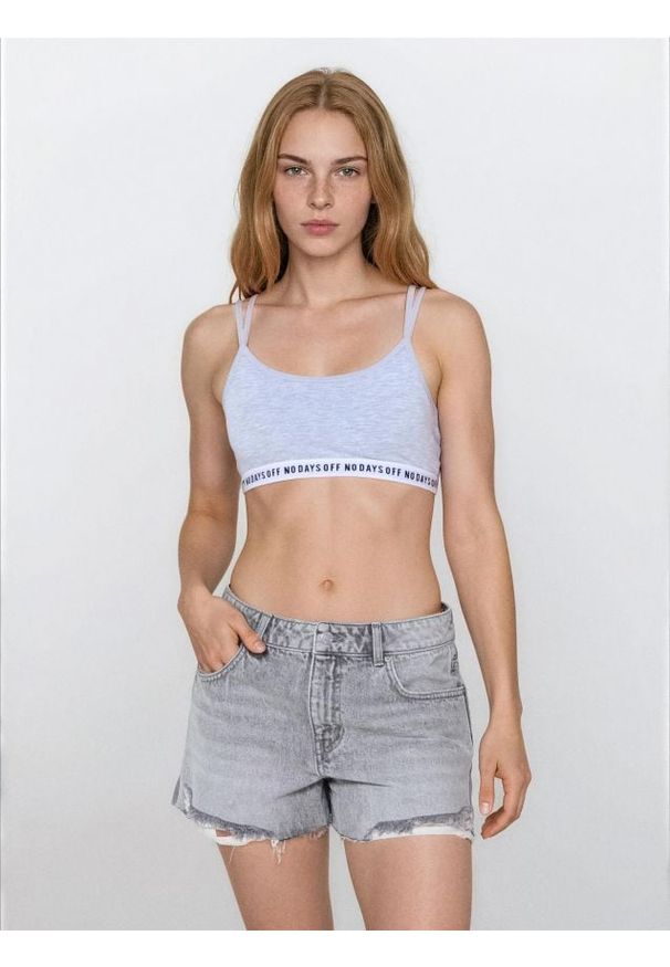 Sinsay - Szorty jeansowe high waist z przetarciami - szary. Stan: podwyższony. Kolor: szary. Materiał: jeans