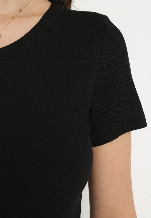 Born2be - Czarny Wiskozowy T-shirt w Klasycznym Stylu Belreti. Okazja: na co dzień. Kolor: czarny. Materiał: wiskoza. Wzór: gładki. Styl: klasyczny