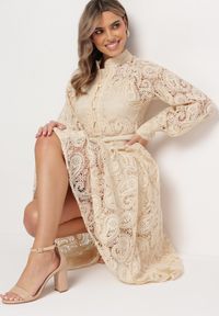Born2be - Jasnobeżowa Koronkowa Sukienka Midi z Wiązanym Paskiem Azraella. Kolor: beżowy. Materiał: koronka. Długość rękawa: na ramiączkach. Długość: midi #5