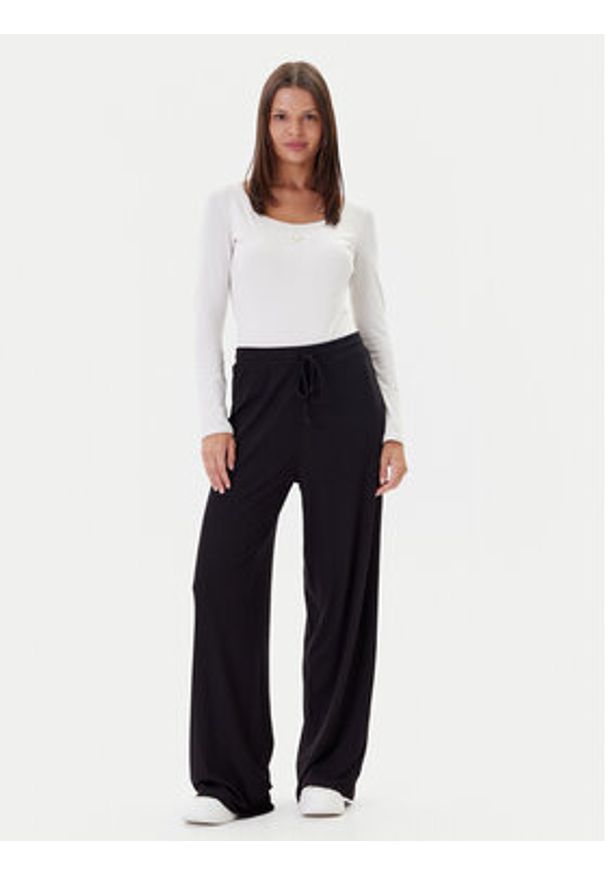 Guess Spodnie materiałowe O5GB00 KCQ72 Czarny Relaxed Fit. Kolor: czarny. Materiał: materiał