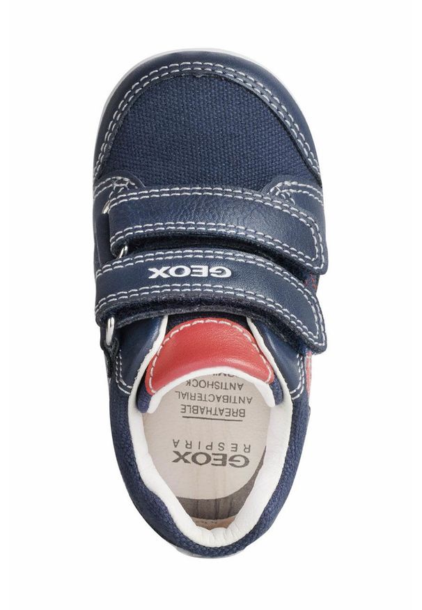 Geox buty dziecięce kolor granatowy. Nosek buta: okrągły. Zapięcie: rzepy. Kolor: niebieski. Materiał: skóra