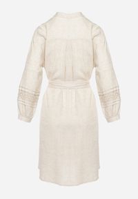 Born2be - Beżowa Sukienka Koszulowa Zapinana na Guziki z Paskiem w Talii i Ozdobnym Rękawem Rigaudona. Okazja: na spotkanie biznesowe. Kolor: beżowy. Typ sukienki: koszulowe. Styl: biznesowy, elegancki, klasyczny #4