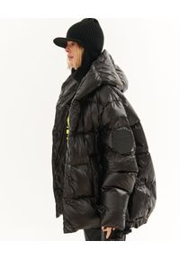 MMC STUDIO - Pikowana kurtka z logo Jesso. Typ kołnierza: kaptur. Kolor: czarny. Materiał: jeans, puch, tkanina. Wzór: aplikacja. Sezon: zima #5