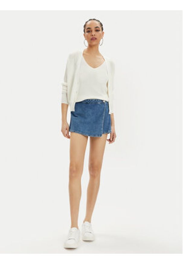 Vero Moda Kardigan New Lex Sun 10281878 Biały Regular Fit. Kolor: biały. Materiał: wiskoza