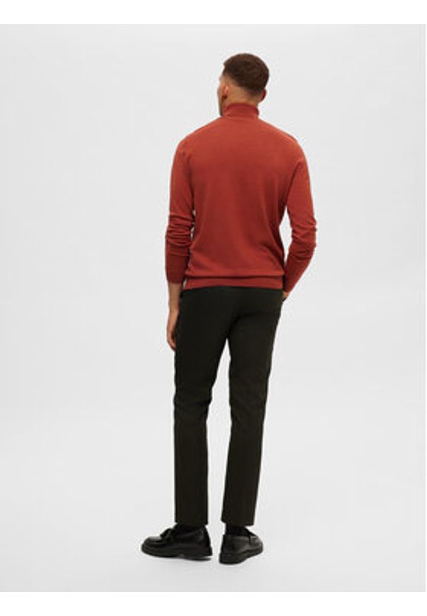Selected Homme Golf 16074684 Pomarańczowy Regular Fit. Typ kołnierza: golf. Kolor: pomarańczowy. Materiał: bawełna