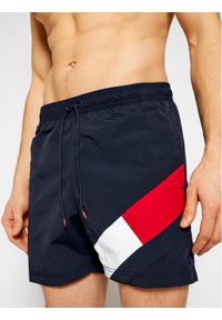 TOMMY HILFIGER - Tommy Hilfiger Szorty kąpielowe UM0UM02048 Granatowy Slim Fit. Kolor: niebieski. Materiał: syntetyk #1