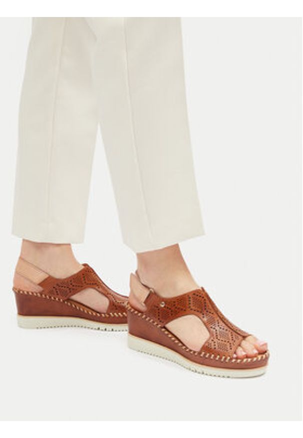 Pikolinos Sandały W3Z-1775C1 Brązowy. Kolor: brązowy. Materiał: skóra