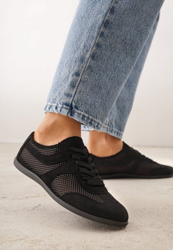 Renee - Czarne Siateczkowe Sneakersy w Stylu Tenisówek Adranella. Okazja: na co dzień. Kolor: czarny. Sezon: lato
