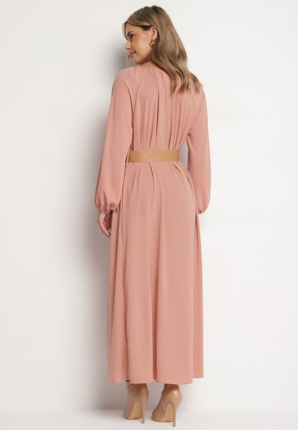 Born2be - Ciemnoróżowa Sukienka Dorothoe. Okazja: na co dzień. Kolor: różowy. Materiał: tkanina. Wzór: jednolity, gładki. Styl: casual, klasyczny, elegancki. Długość: maxi