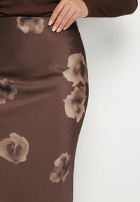 Born2be - Brązowa Kwiatowa Spódnica z Wysokim Stanem Esalera. Okazja: na co dzień. Stan: podwyższony. Kolor: brązowy. Wzór: kwiaty. Styl: elegancki, casual, klasyczny #5