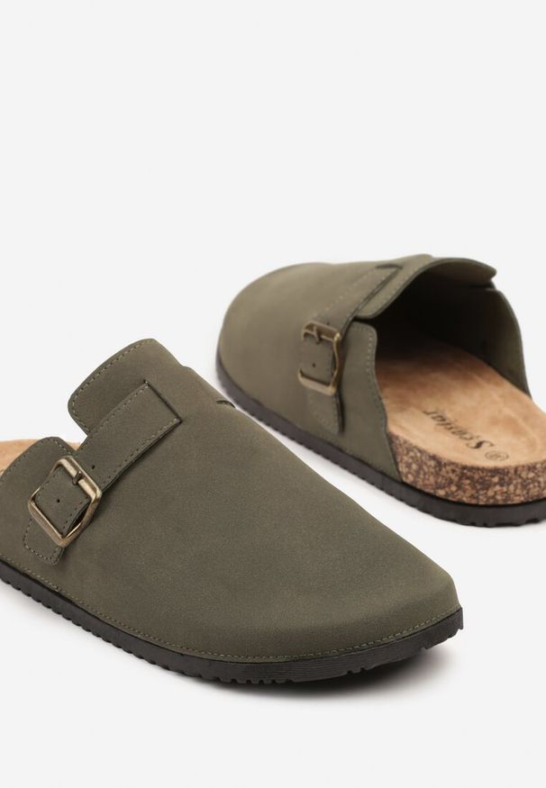 Renee - Zielone Klapki Chodaki Ozdobione Klamrami Uliandora. Okazja: na co dzień. Kolor: zielony. Materiał: jeans. Wzór: aplikacja. Styl: casual
