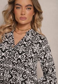 Renee - Czarna Rozkloszowna Sukienka z Bawełny w Ornamentalny Wzór z Falbaną Lanariella. Typ kołnierza: kołnierz z falbankami. Kolor: czarny. Materiał: bawełna. Typ sukienki: rozkloszowane #4