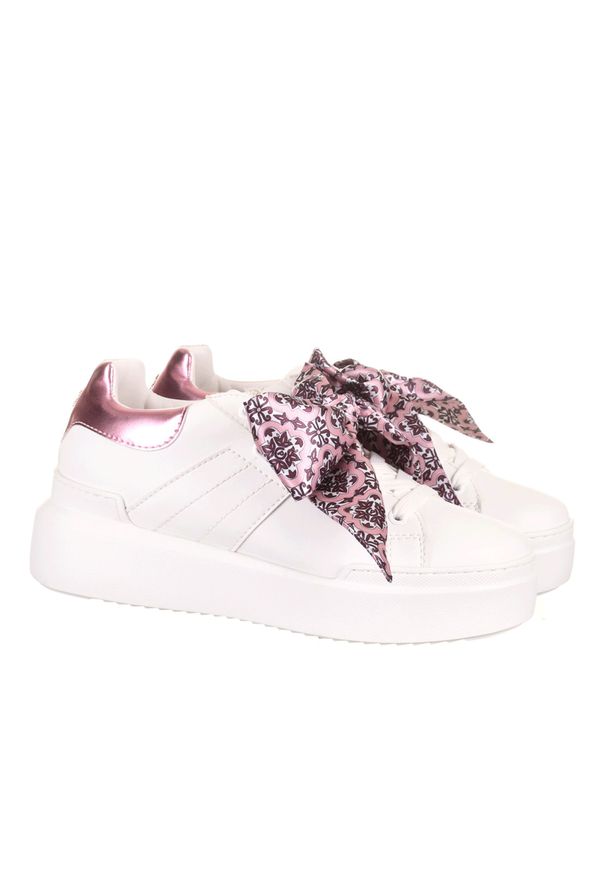 Pollini - POLLINI - Sneakersy z różową wstążką. Zapięcie: sznurówki. Kolor: biały. Materiał: guma