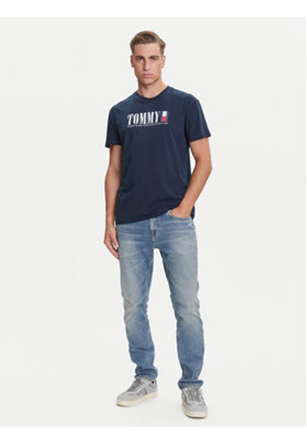 Tommy Jeans T-Shirt Dna Flag DM0DM21941 Granatowy Regular Fit. Kolor: niebieski. Materiał: bawełna