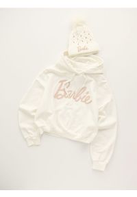 Sinsay - Bluza hoodie z napisem Barbie - kremowy. Kolor: kremowy. Wzór: napisy
