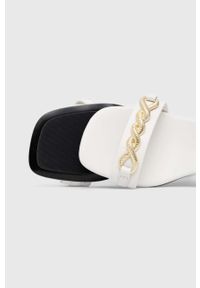 TOMMY HILFIGER - Tommy Hilfiger sandały skórzane TH CHAIN FEMININE HEEL SANDAL kolor biały. Zapięcie: klamry. Kolor: biały. Materiał: skóra. Obcas: na obcasie. Wysokość obcasa: średni #2