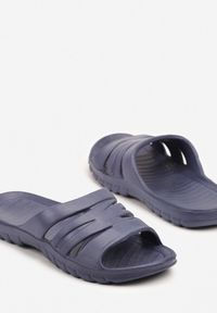 Born2be - Granatowe Piankowe Klapki z Ozdobnymi Wycięciami Solritia. Okazja: na plażę, na spacer. Kolor: niebieski. Materiał: jeans. Sezon: lato