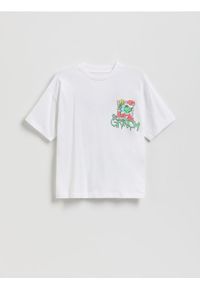 Reserved - Świąteczny t-shirt Grinch - biały. Kolor: biały. Materiał: bawełna, dzianina. Styl: wizytowy #1