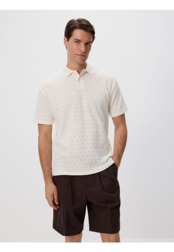 Reserved - Koszulka polo comfort fit - złamana biel. Typ kołnierza: polo. Materiał: bawełna, dzianina