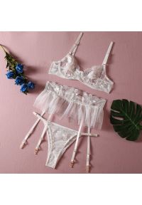 Intica - Komplet bielizny z haftem na romantyczne wieczory Neile. Kolor: biały. Materiał: materiał. Wzór: haft