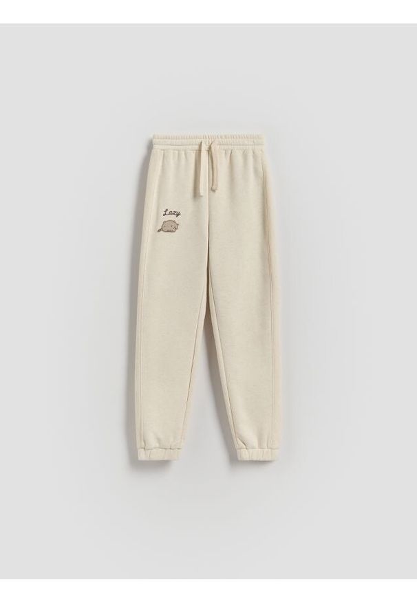 Reserved - Spodnie dresowe Pusheen - beżowy. Kolor: beżowy. Materiał: dresówka