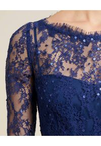 Luisa Spagnoli - LUISA SPAGNOLI - Granatowa sukienka z cekinowym haftem Posta. Kolor: niebieski. Materiał: jedwab, koronka, tkanina. Wzór: haft. Długość: maxi #2
