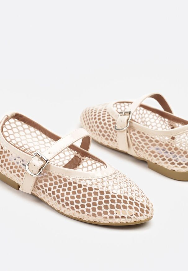 Born2be - Beżowe Balerinki z Siateczki z Paskiem z Klamerką Artewi. Okazja: na co dzień, na imprezę. Zapięcie: pasek. Kolor: beżowy. Materiał: jeans, materiał. Obcas: na płaskiej podeszwie. Styl: elegancki, casual