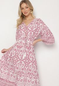 Born2be - Różowa Sukienka Bawełniana w Ornamentalny Wzór z Gumką w Talii Orrielle. Okazja: na co dzień. Typ kołnierza: dekolt w serek. Kolor: różowy. Materiał: bawełna. Typ sukienki: sportowe. Styl: casual, sportowy #3