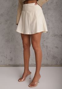 Renee - Białe Tenisowe Spódnico-Spodenki z Elastycznego Materiału Natennia. Okazja: na co dzień. Kolor: biały. Materiał: materiał. Styl: casual, sportowy #5