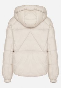 Born2be - Biała Pikowana Kurtka Puffer z Kapturem i Kieszonką przy Rękawie Galieana. Okazja: na spacer. Typ kołnierza: kaptur. Kolor: biały. Materiał: jeans, dzianina. Styl: sportowy, elegancki