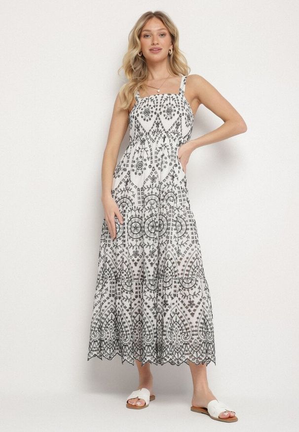 Born2be - Czarno-Biała Bawełniana Sukienka Ozdobiona Haftem Sadonique. Okazja: na co dzień. Kolor: czarny. Materiał: bawełna. Długość rękawa: na ramiączkach. Wzór: haft, aplikacja. Styl: casual, elegancki