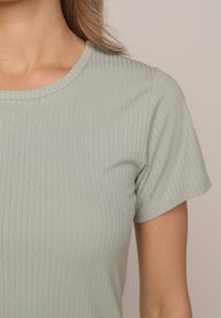 Born2be - Ciemnozielony Gładki T-shirt w Klasycznym Stylu Salodone. Okazja: do pracy, na co dzień. Kolor: zielony. Materiał: materiał, jeans. Wzór: gładki. Styl: klasyczny #7