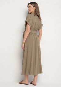 Born2be - Ciemnozielona Sukienka Koszulowa z Wiskozy i Lnu Wiązana w Talii z Kieszeniami Efrasira. Okazja: na co dzień. Kolor: zielony. Materiał: wiskoza, len. Typ sukienki: koszulowe. Styl: elegancki, casual #2