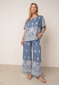 Born2be - Niebieski Komplet Wiskozowy Szerokie Spodnie i Luźna Bluzka z Nadrukiem Paisley Thela. Kolekcja: plus size. Kolor: niebieski. Materiał: wiskoza. Wzór: nadruk, paisley #1